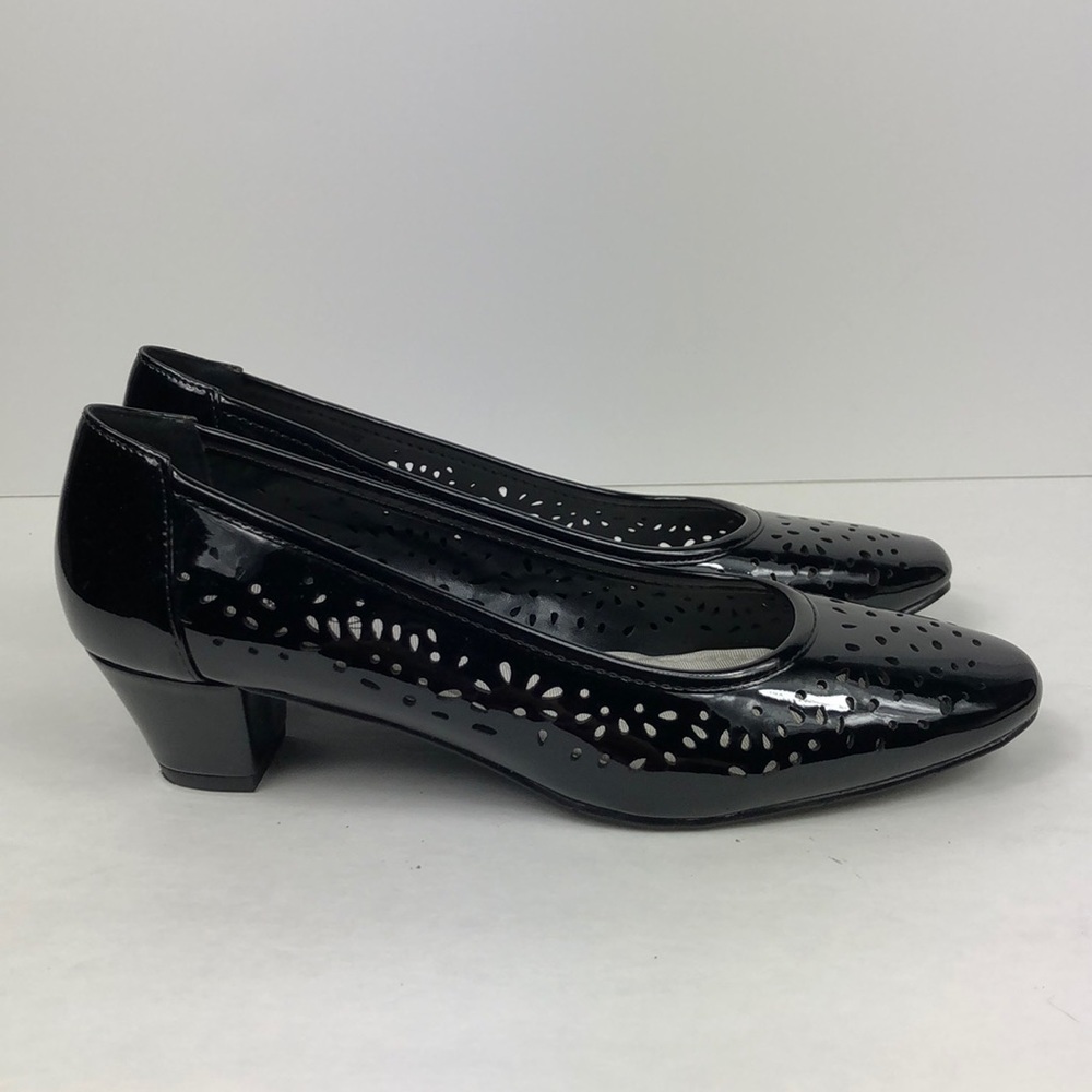 Easy Street Heels Size 8 1/2 M Black Patent Pumps